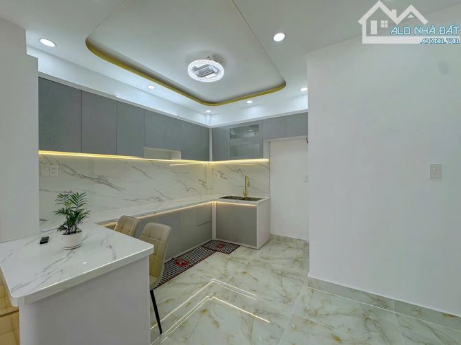 Siêu phẩm hẻm 1056 Huỳnh Tấn Phát, Q7, DT 14,5 x8m, 3 lầu. Giá 7,8 tỷ - 15