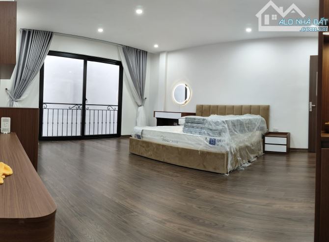 Nhà đẹp 6 tầng thang máy ngõ 279 Đội Cấn, 40m2 gần oto, full nội thất. Giá 11.5 tỷ - 16