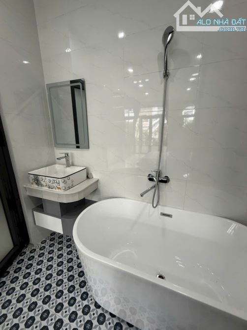 Bán nhà mới như hình, 390/ Hà Huy Giáp, Q12, giáp Gò Vấp. 4*20m, 5tấm, có TM, HXH 10m, 8.7 - 20