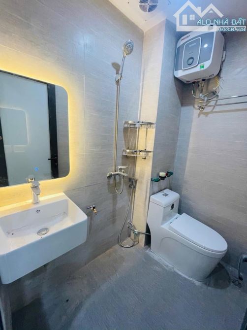 Bán căn CCMN 60m, 10 phòng khép kín full đồ, thang máy êm ru, dòng tiền ổn định, vài bước