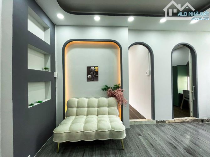 CĂN HỘ STUDIO FULL NỘI THẤT CỬA SỔ LỚN ĐÓN NẮNG QUẬN 1 - 2