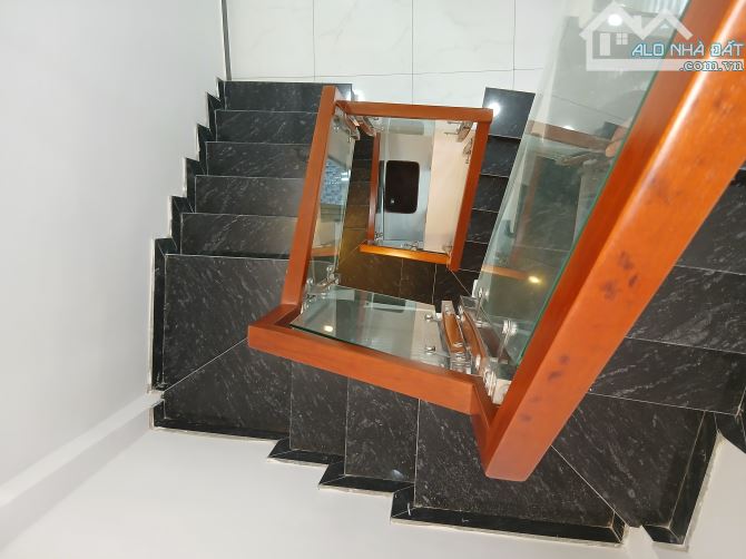 BÁN CĂN NHÀ FULL NỘI THẤT - 3 TẦNG 3 PN 3 WC - NGUYỄN TRÃI PHƯỜNG 10 QUẬN 10 - CHỈ NHỈNH 5 - 2