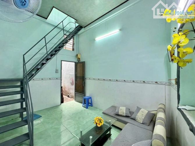 BÁN NHÀ LẦU GIÁ RẺ - KẾ BÊN CHỢ,  TRƯỜNG HỌC - 2