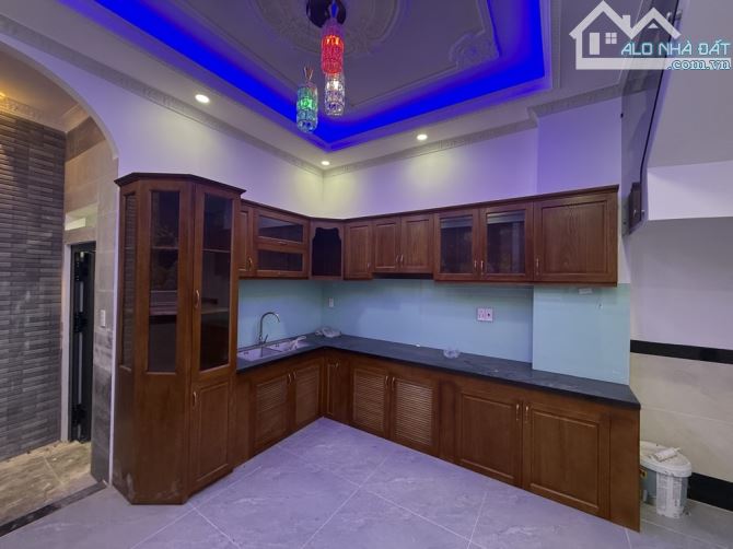 CHỈ 4.05 T.Ỷ, NHÀ HAI TẦNG MỚI ĐẸP DĨ AN, HẺM 7 CHỖ-SHR-AN NINH DÂN TRÍ  62.6M2(4❌16.79M)2 - 1