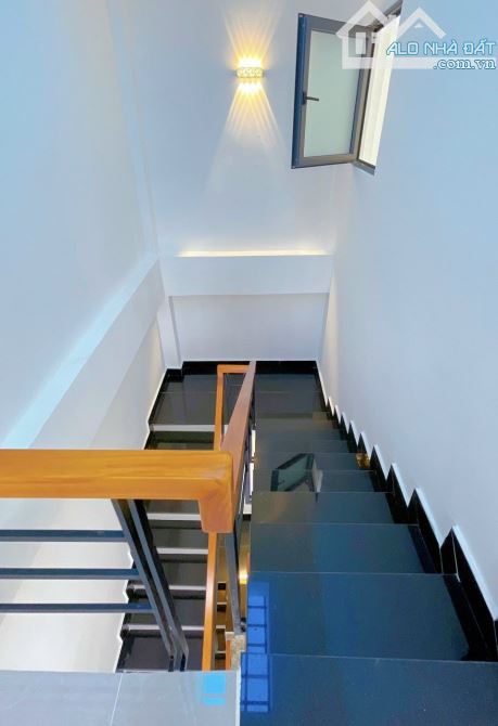Hiếm! Bán nhà đường 5m cách Phạm Văn Đồng 30m, 3 tầng BTCT, 52m2 (4x15), giá 8.9 tỷ TL - 2