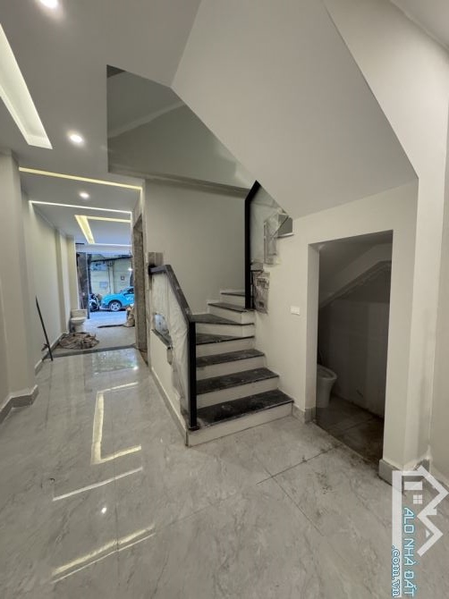 BÁN NHÀ PHÔ HOÀNG CẦU,74m2 x 5 TẦNG,THANG MÁY,ÔT TRÁNH VỈA HÈ,KD VĂN PHÒNG. - 2