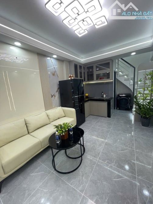 SIÊU PHẨM GẦN CHỢ PHẠM VĂN BẠCH - 2 TẦNG - FULL NỘI THẤT - GIÁ HƠN 3 TỶ XÍU - 2