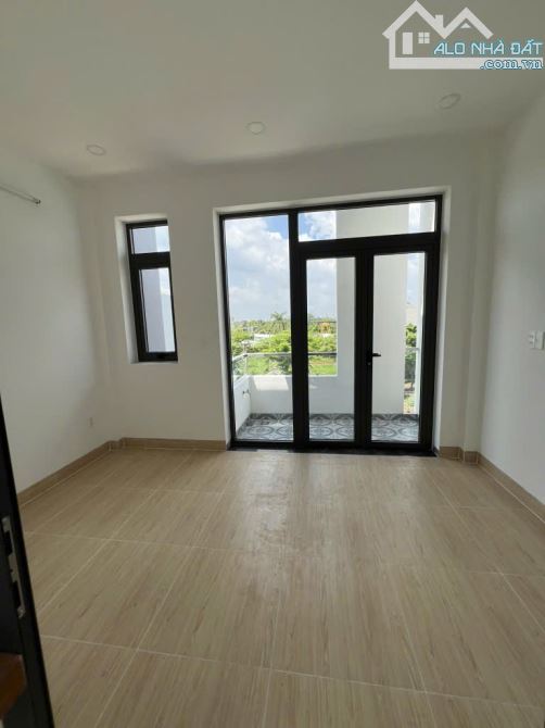 Cực hiếm - Bán nhà 3 tầng mới tinh - Chỉ 5.1 tỷ - Đường 7m vỉa hè -  Vinhomes 3 phút - 2