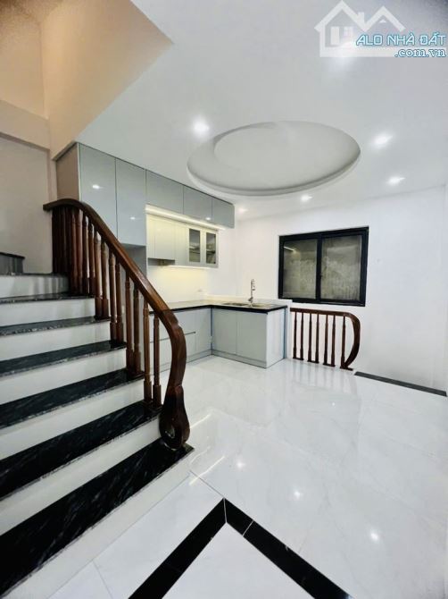 BÁN NHÀ LÔ GÓC 45M X 5 TẦNG, NGÃ TƯ ĐỊNH CÔNG, VŨ TÔNG PHAN, KIM GIANG. - 2