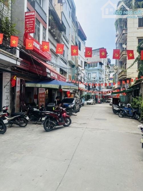 Siêu phẩm nhà đẹp 9 tầng thang máy ngay trung tâm phố Thái Thịnh - Đống Đa. DT: 99m2 - 2