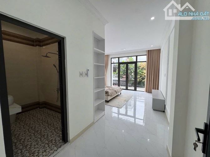 NHÀ 4 TẦNG HIỆN ĐẠI GẦN BIỂN NGUYỄN TẤT THÀNH - 2