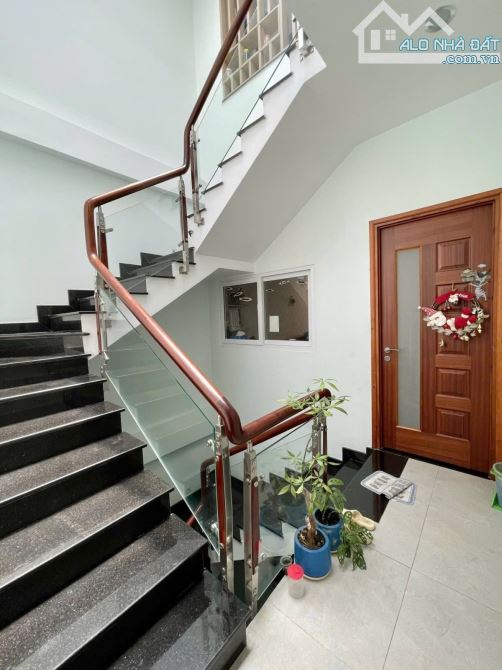 Bán nhà Quận 10 - 84M2 - hẻm xe hơi - 5 tầng mới đẹp - khu phân lô - 2