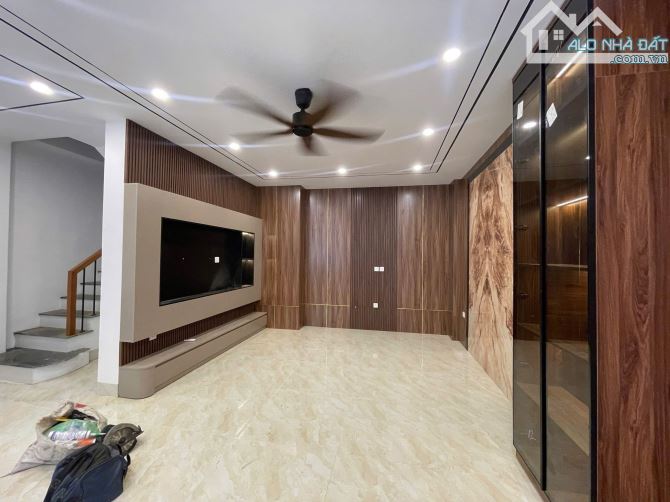 NHÀ MỚI NGUYỄN VĂN LINH, LONG BIÊN – Ô TÔ VÀO NHÀ – FULL NỘI THẤT - 2