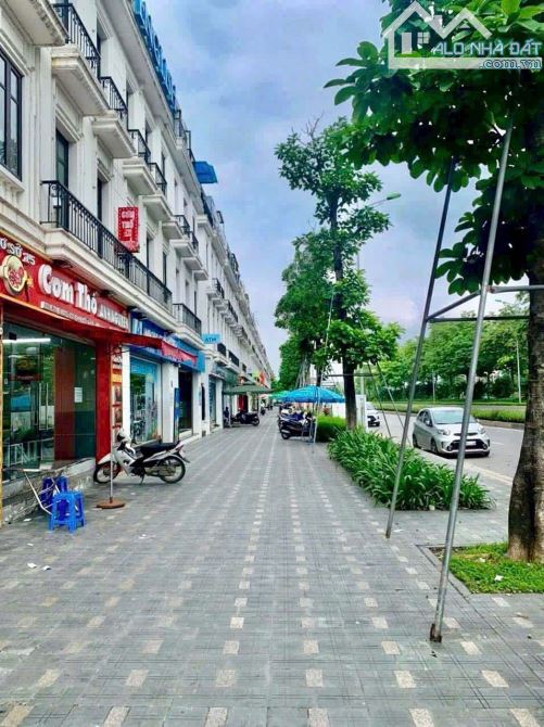Bán nhà mặt phố Nguyễn Chánh- khu A10 Nam Trung Yên- 5 tầng- MT:6m- 58 tỷ - 2