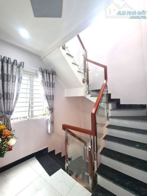 Bán nhà lô góc Nguyễn Tri Phương Q.10, full nội thất xịn sò, 3 PN, nhích 5 tỷ - 2