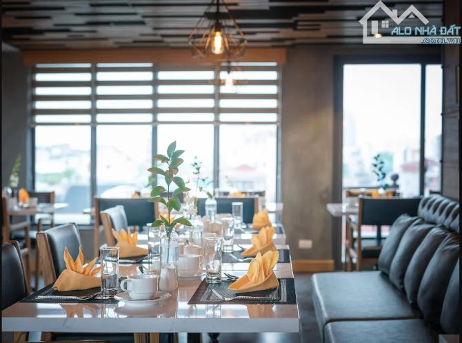 khách sạn 46 phòng- mặt tiền phố cổ- dt: 150m2- ngang 7m- giá: 790 tr/th - 2