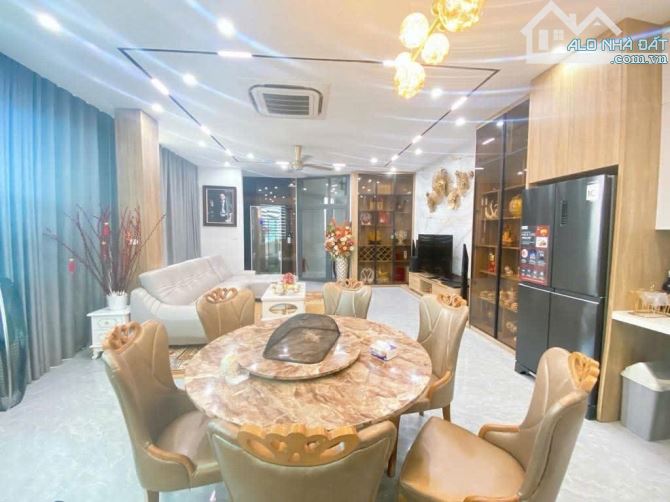 BÁN GẤP!!SHOPHOUSE MIPEC- KIẾN HƯNG- CHÂN 7 TÒA CHUNG CƯ -LÔ GÓC- 2 MẶT TIỀN -3 VỈA HÈ - Ô - 2