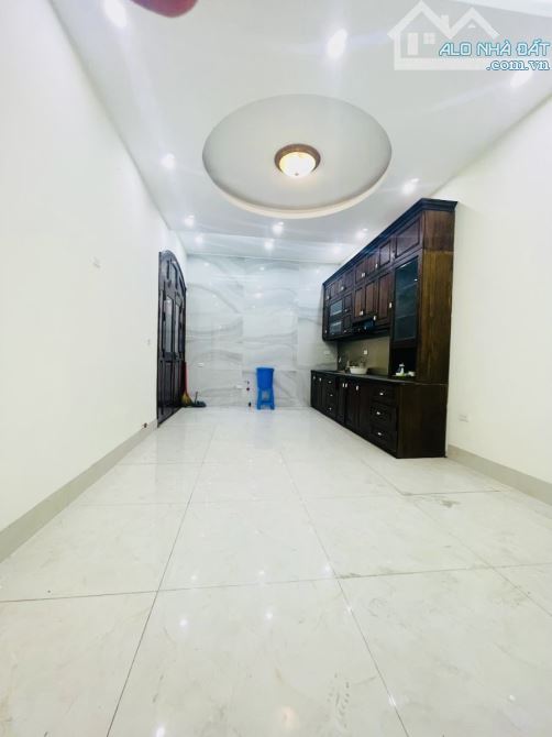 HOÀNG CẦU – 2 MẶT NGÕ Ô TÔ TRÁNH – KINH DOANH – Ô CHỜ THANG MÁY 📐 57m² | 4 tầng | MT 4m - 2