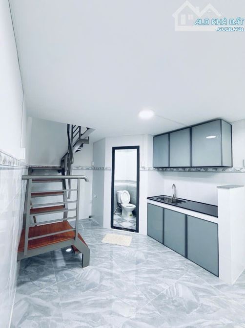 Nhà bán mặt tiền đường Đoàn Văn Bơ Quận 4 mới đẹp, khu buôn bán sầm uất giá nhỉnh 5 tỷ - 2