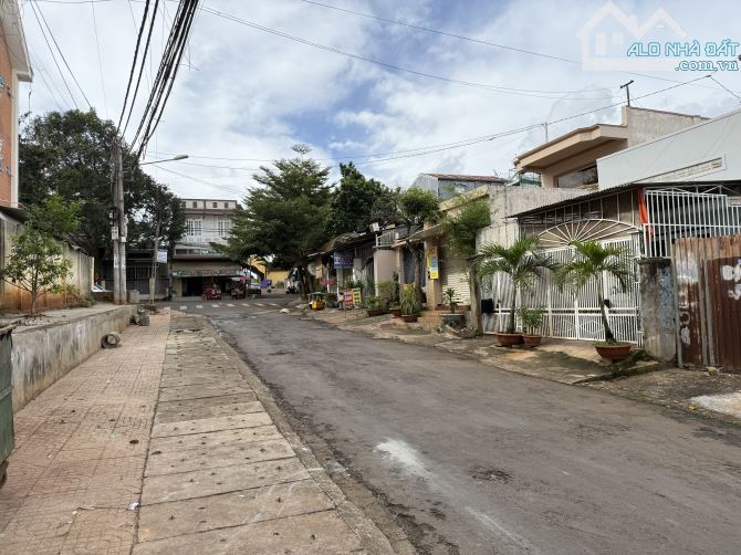 ĐẤT LÀM NHÀ VƯỜN MẶT TIỀN NGUYỄN CƯ TRINH: GIÁ 10,5 tỷ - 2