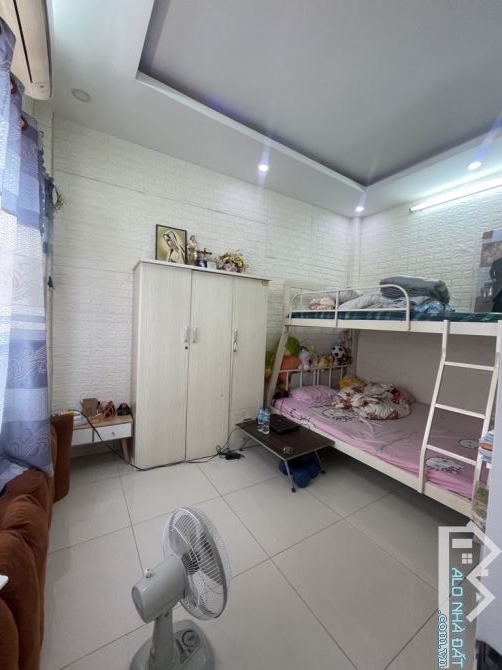Tân Phú -Nhà Ốp gổ lô gốc vào ở ngay - Hẻm xe tải 40m2-3 tầng -Nhỉnh 4 tỷ - 2