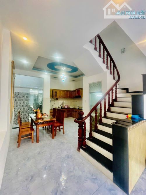 BÁN NHÀ 1 TRỆT 3 LẦU CÓ GARA Ô TÔ ĐƯỜNG LÊ LỢI HẺM RỘNG 4 MÉT 72m2 GIÁ 6t3 - 2