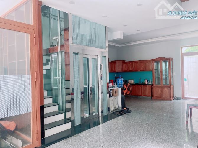 Bán nhà mới có thang máy, khu dân cư cao cấp, yên tĩnh. Giá cực tốt - 2