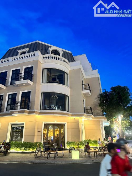 Bán shophouse Vincom Đông Hà  vốn 1,9 tỷ, dòng tiền 28tr/tháng, vị trí trung tâm Quảng Trị - 2