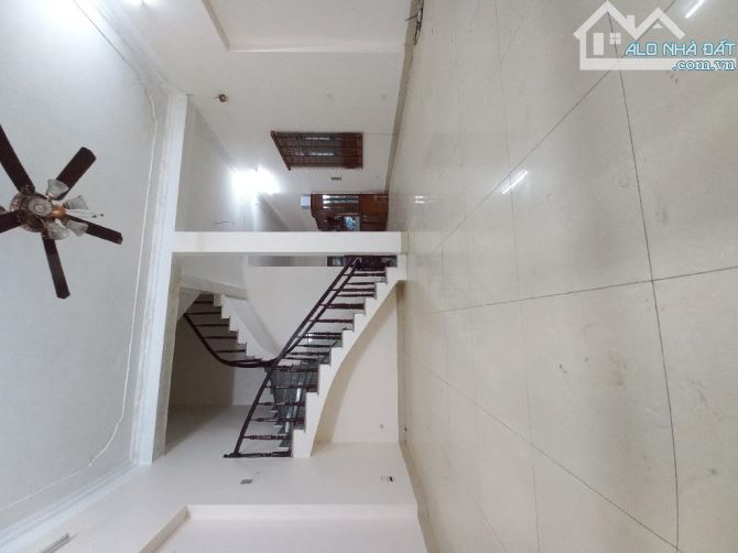 Trục Chính Kinh Doanh-Ô Tô-Gần Chợ.Bán Nhà Trâu Quỳ,Dt 135m,Giá 12.8 Tỷ. - 2
