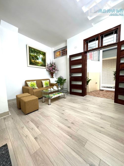 Bán nhà Hoàng Mai - 10m ra phố - lô góc thoáng - 40/45m chỉ 7.48 tỉ - 2