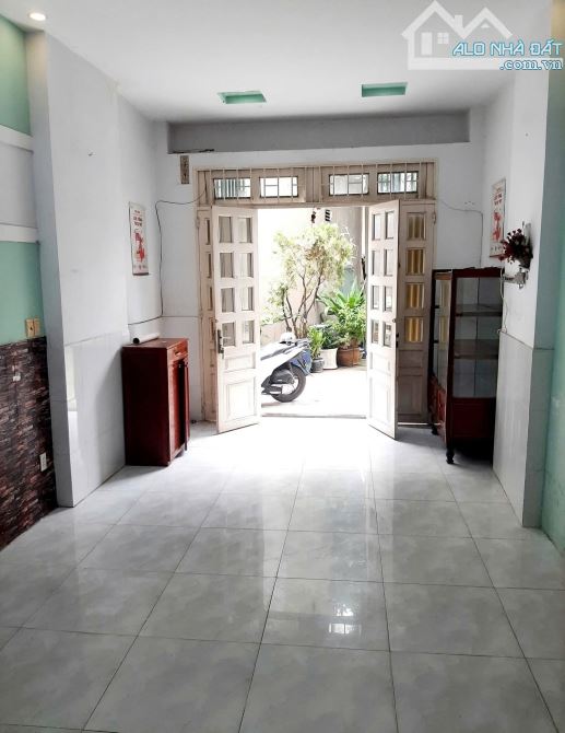 Nhà Gò Vấp giá Q12:nhà 4 tầng, 50m2,sát mặt tiền,ngay chợ Xóm Mới chỉ 4.9 tỷ - 2
