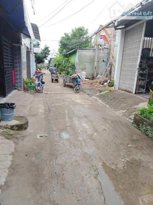 Bán nhà 60 m2 có sân rộng gần đại học FPT	1,48 tỷ - 2