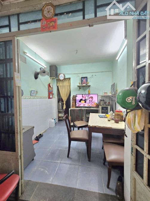 BÁN NHÀ LINH CHIỂU- THỦ ĐỨC- 2.8TỶ 3PN- NGAY CÔNG VIÊN HIMLAM.  +Công năng: 3 tầng, 3 phòn - 2