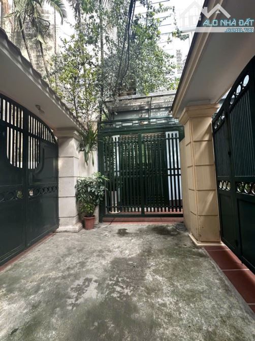 Nhà hiếm- Lạc Long Quân -mới xây 5 tầng- gần Hồ Tây-ngõ thông các đường lớn-nhỉnh 7 tỷ - 2