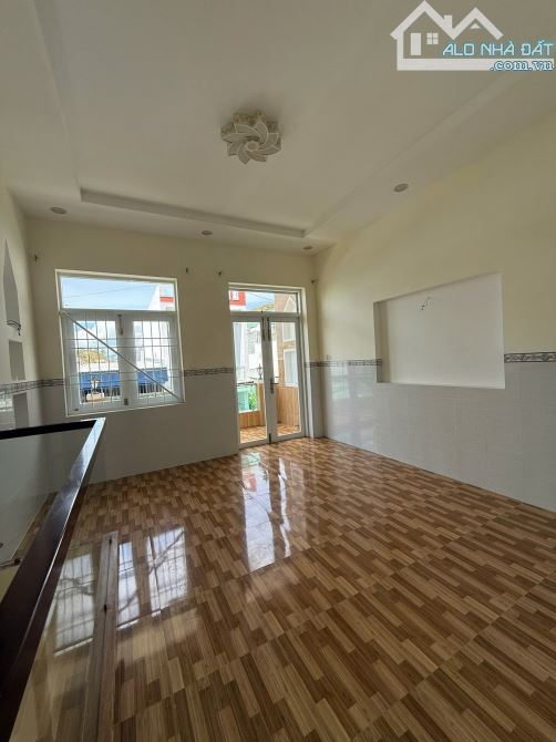 BÁN NHÀ 1 TRỆT 1 LẦU – KHU DÂN CƯ ĐƯỜNG ĐỆ, VĨNH HÒA – CÁCH BIỂN 700M √ Diện tích: 63m² - 2