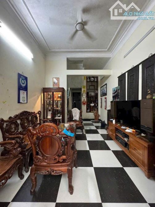 Cho thuê nhà phố Võ Thị Sáu, Thanh Nhàn, HBT. DT 60m x 5 tầng, giá 18tr - 2