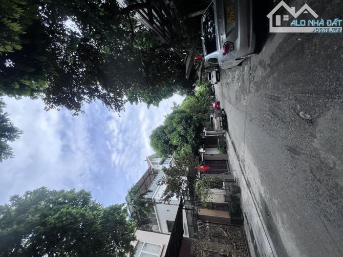 Biệt thự đẳng cấp Làng Việt Kiều Mỗ Lao, 255m2, trục chính, giá cực tốt - 2