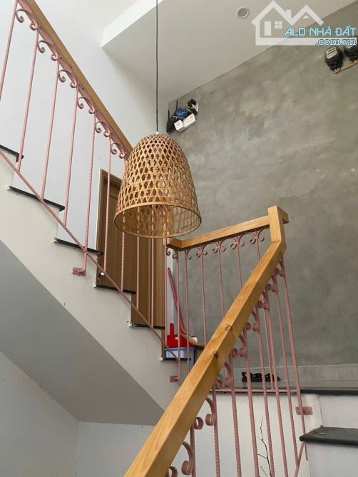Bán toà căn hộ 4 tầng đường 5m5 Hoà Cường. Dt 67m2 8 phòng dthu 32tr ổn định - 2
