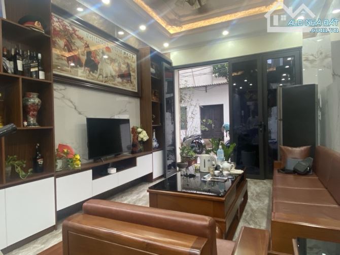 Siêu phẩm Long Biên - 6 tầng thang máy - full nội thất - ô tô vào nhà - 2