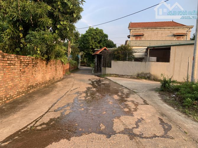 Bán Đất – Phú Thịnh (Xã Minh Phú -SS) -131m² -2,7 Tỷ – Lô Góc -Trục Chính Thôn - Oto Tránh - 2