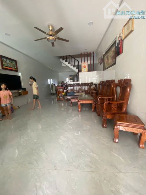 Bán nhà 3 Tầng Dĩ An,đường nhựa 10m thông,gần KDL Thủy Châu - 2