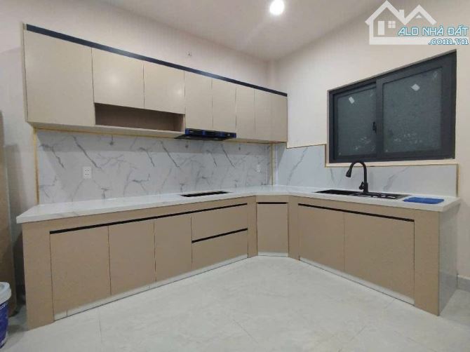 NHÀ HẺM XE HƠI QUẬN 8 - 3 TẦNG - DT 64m2 - 4x16m - SÁT MT TẠ QUANG BỬU - NHỈNH 9.x TỎI - 3