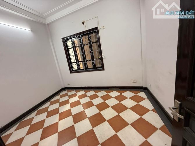 CHÍNH CHỦ CẦN BÁN NHÀ  MẶT PHỐ CÙ CHÍNH LAN Q THANH XUÂN. DT 45M2 4T MT 4,5M GIÁ 18.9 TỶ. - 3