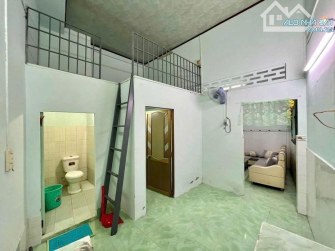 BÁN NHÀ LẦU GIÁ RẺ - KẾ BÊN CHỢ,  TRƯỜNG HỌC - 3