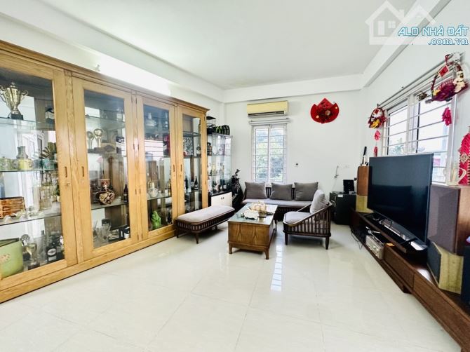 Cần bán nhà Nghĩa Dũng Ba Đình 110m, 6 tầng, mặt tiền 6.2m, giá 19.5 tỷ.