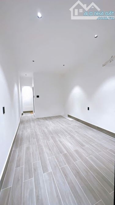 🏡 HIẾM CÓ KHU HOÀNG DIỆU QUẬN 4 — HẺM RỘNG 4 MÉT — 3 TẦNG SANG TRỌNG 🏡 - 3