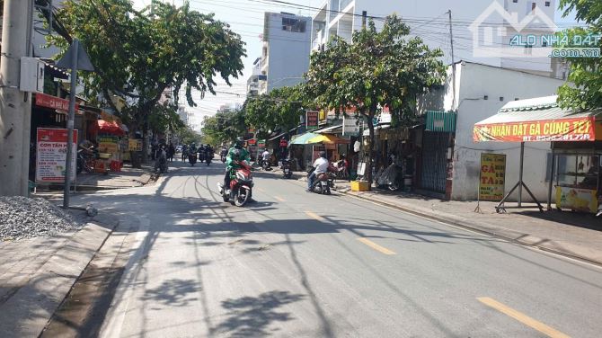 Bán Biệt thự đường Lý Phục Man - Quận 7, Ngang 10x28, 3 tầng, đã giảm 4 tỷ - giá mới 24tỷ - 3