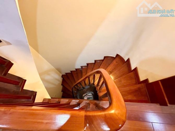BÁN TÒA NHÀ MẶT PHỐ GIÁP NHẤT 8 TẦNG THANG MÁY- 71M2- MẶT TIỀN 4.5M- 51 TỶ 500 - 3