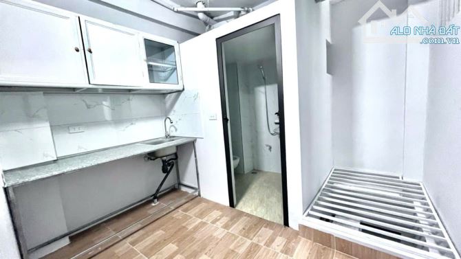 CHO THUÊ PHÒNG TRO GẦN CAC TRƯỜNG ĐẠI HỌC NHÀ MỚI THANG MÁY DT 30M2, ĐẸP, ĐỦ ĐỒ. GIÁ 4 TR. - 3
