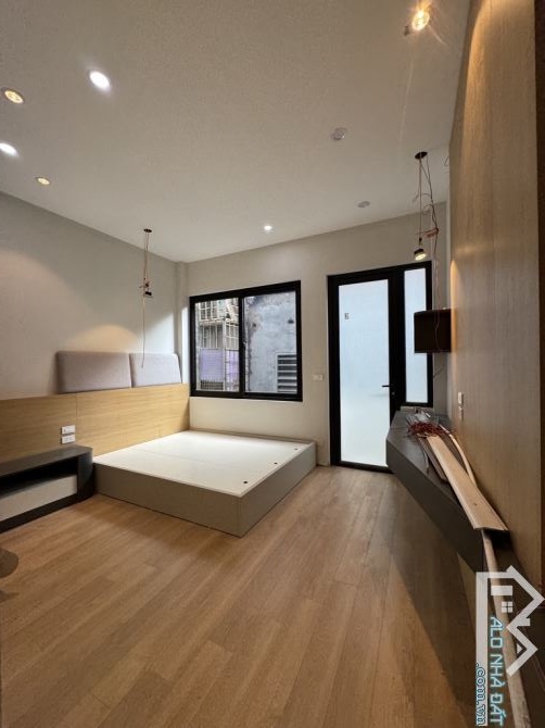 BÁN NHÀ PHÔ HOÀNG CẦU,74m2 x 5 TẦNG,THANG MÁY,ÔT TRÁNH VỈA HÈ,KD VĂN PHÒNG. - 3